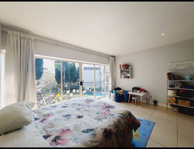 3 BEDROOM APARTMENT FOR SALE IN OAKLANDS